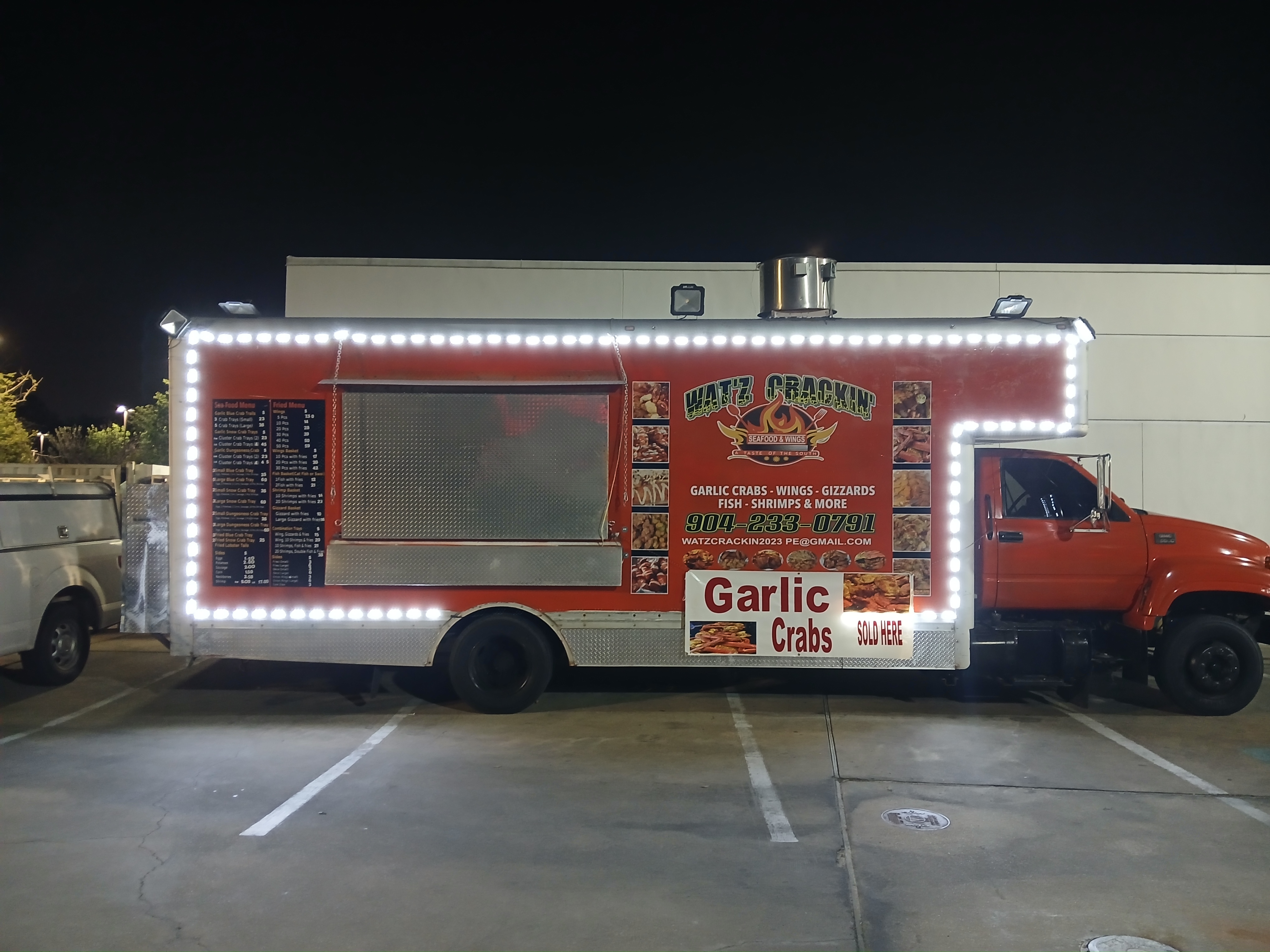 Watz crackin food truck profile image