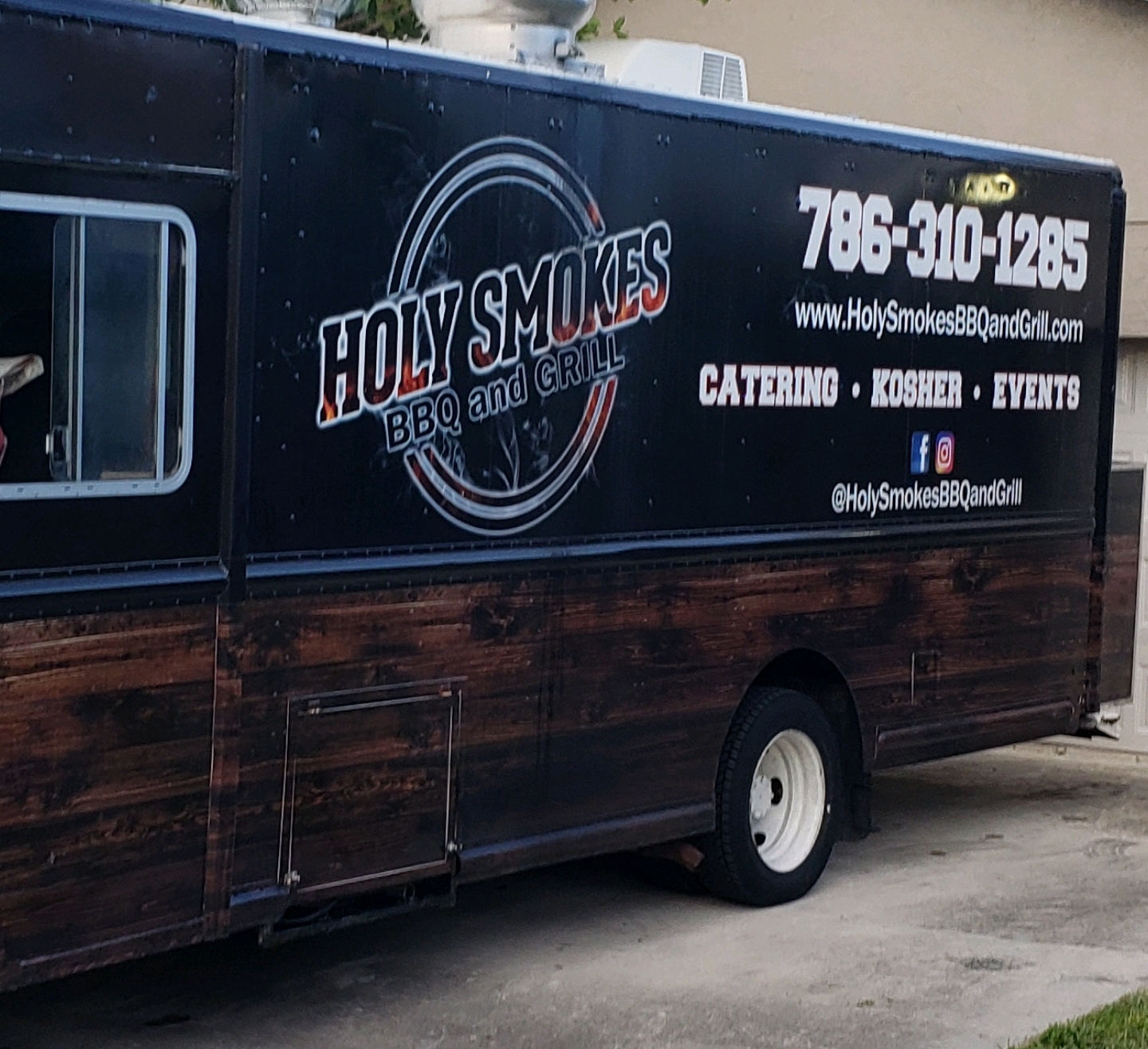 Holy Smokes BBQ & Grill food truck profile image