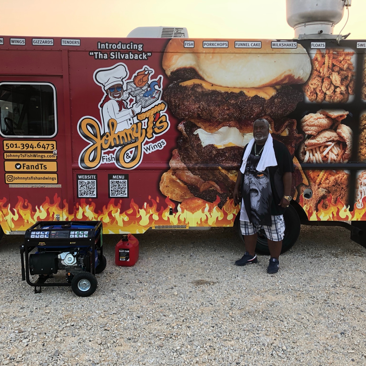 Johnny T’s Fish & Wings  food truck profile image