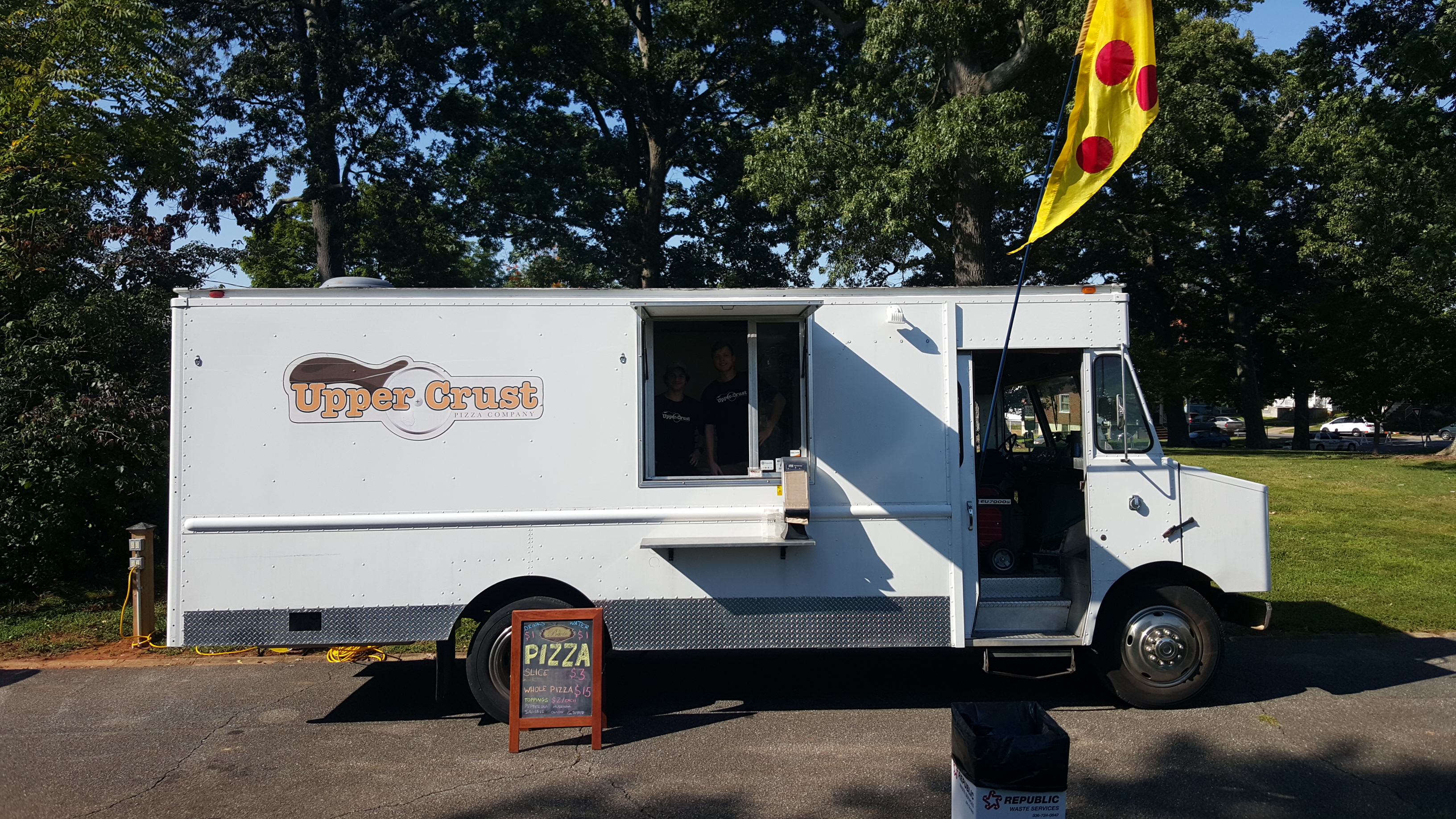 Upper Crust Pizza Company TRUCK food truck profile image