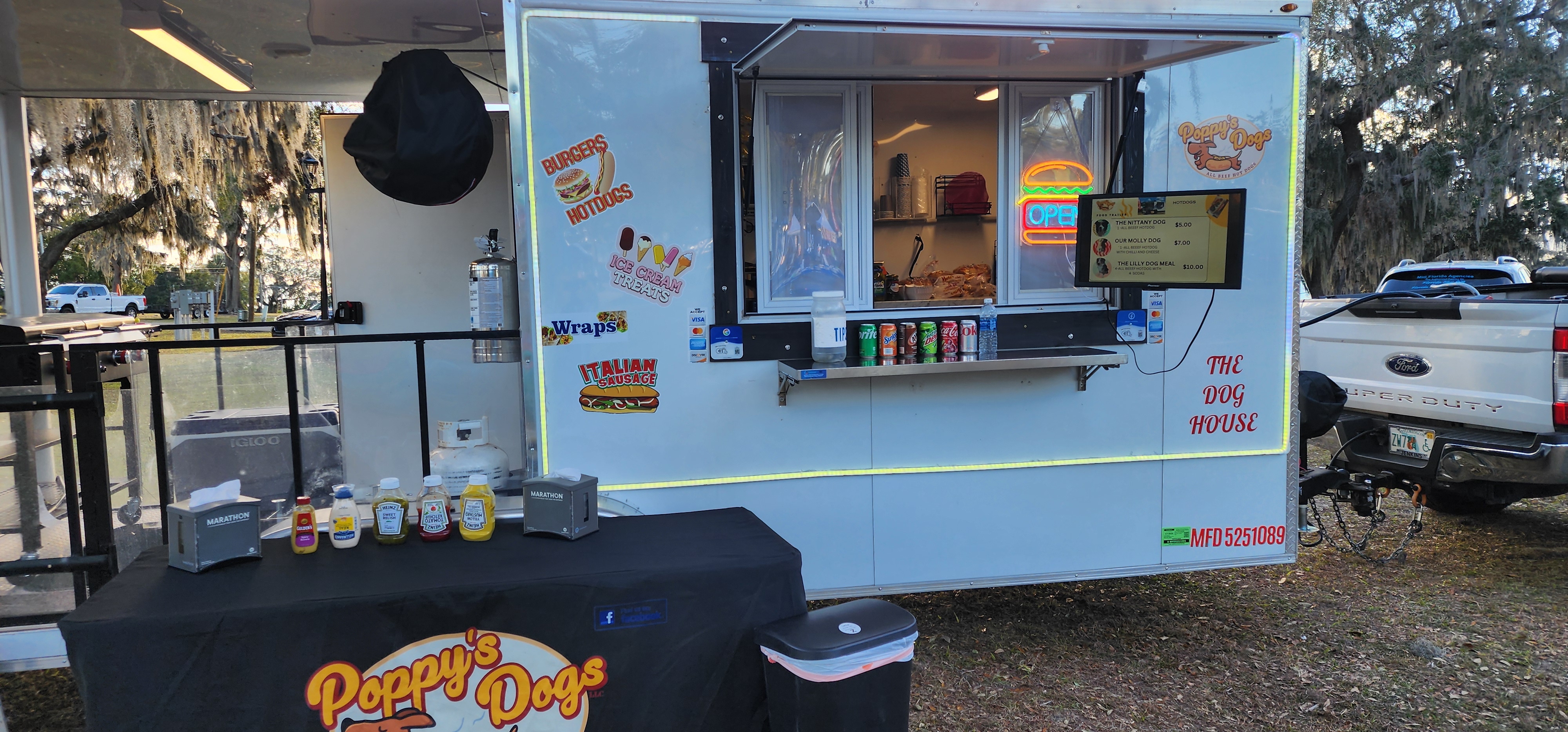 Poppy's Dogs food truck profile image