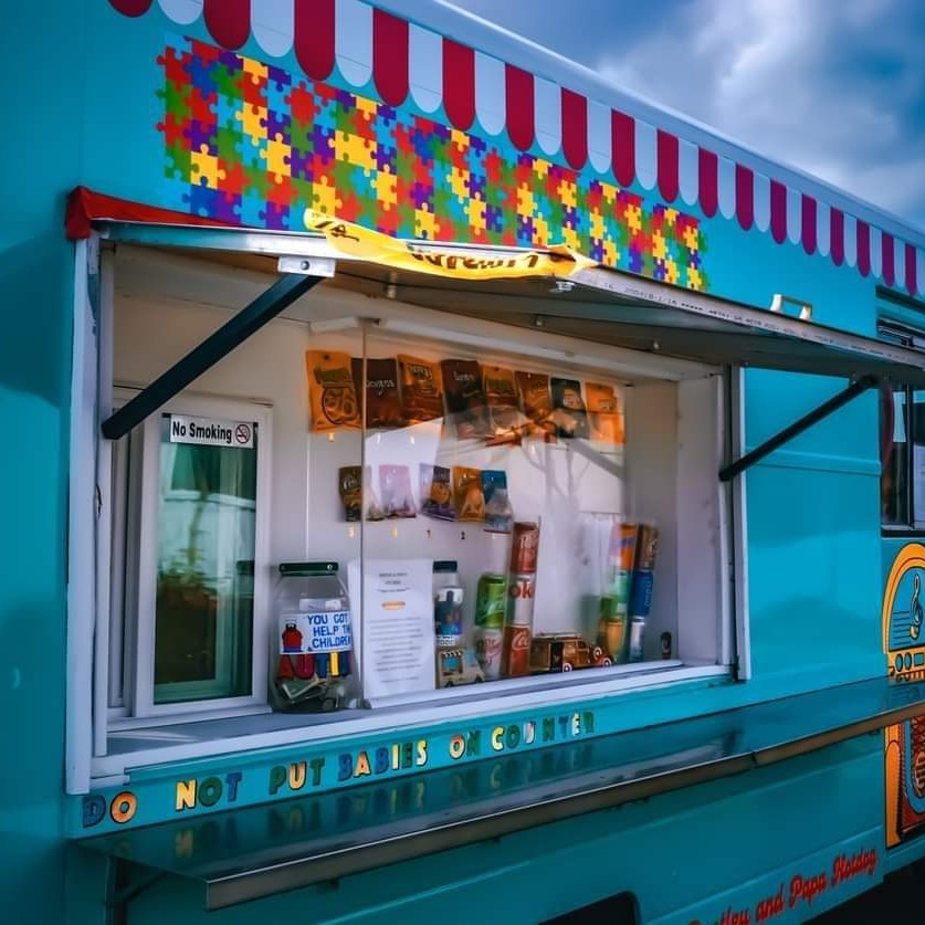 Bentley and Papa's Hotdogs food truck profile image