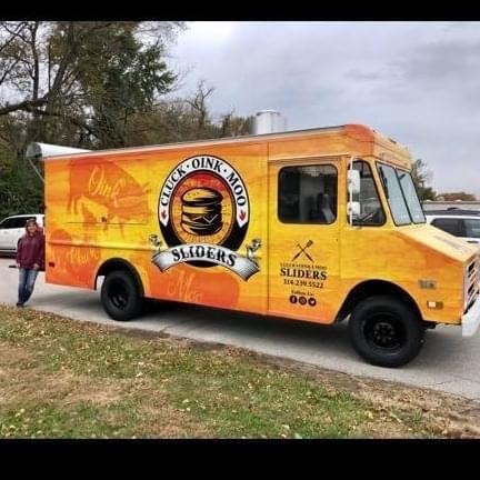 Cluck Oink Moo Sliders food truck profile image