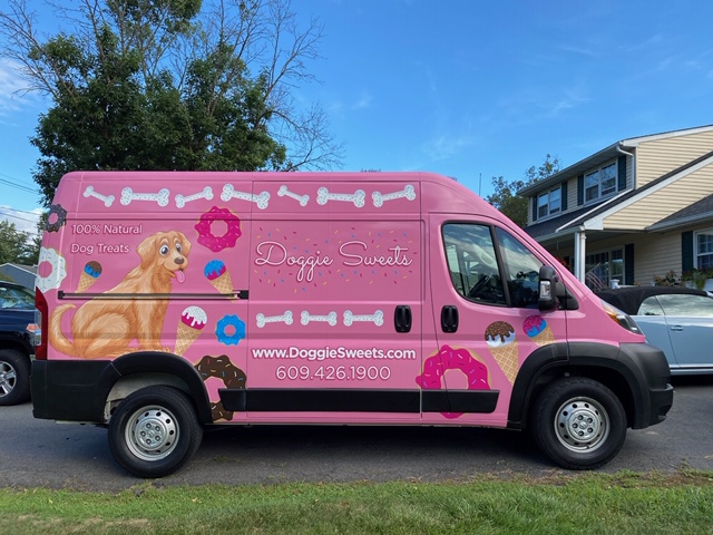 Doggie Sweets food truck profile image