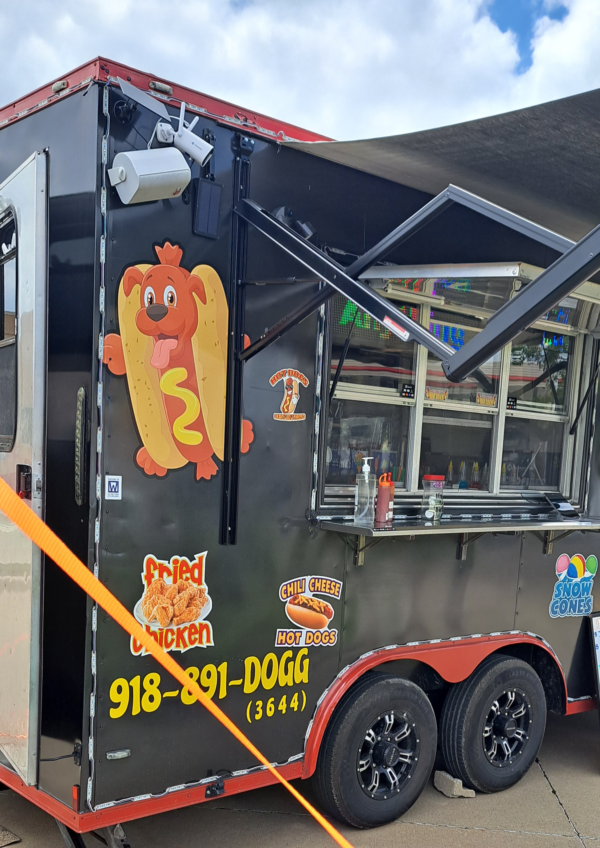Anything Doggs food truck profile image